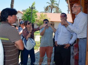 Debate entre el alcalde y trabajadores en huelga de empresa privada que pidieron su apoyo