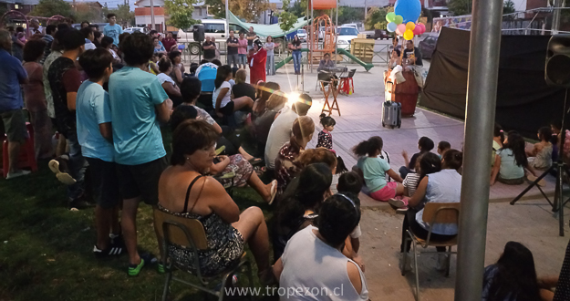 Teatro al aire libre en plaza de Parque Industrial