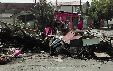 Vecinos en alerta por quema de pastizal cerca de sector residencial en Pudahuel