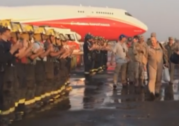 Bomberos y el homenaje a la tripulación del avión Supertanke en Pudahuel