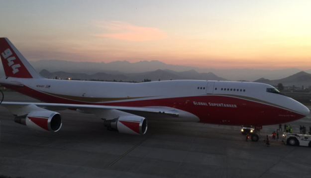 Avión “SuperTanker”, despega de Pudahuel rumbo al combate de incendio 