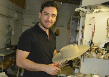 Fabricante de sombreros vive en Pudahuel: "Mi padre Tenía su propio sello de calidad y nosotros tratamos de continuar con eso”