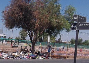 Vecinos pagan a desconocidos  para ensuciar calles de Pudahuel con basura domiciliaria