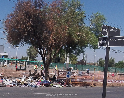 Vecinos pagan a desconocidos  para ensuciar calles de Pudahuel con basura domiciliaria