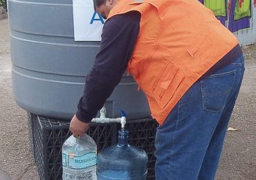 Concejal propone que municipio realice demanda a empresa Aguas Andinas por corte de agua en Pudahuel
