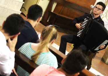 Joven talento musical de Pudahuel se perfecciona en acordeón clásico en Italia