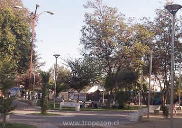 Plaza pública en Pudahuel ha permanecido por más de cuatro meses sin iluminación