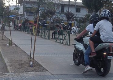 Plaza de Pudahuel es utilizada como parqueadero y taller de motos