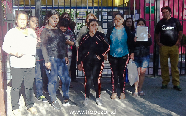 Apoderados en desacuerdo por despido de profesores, iniciaran protestas