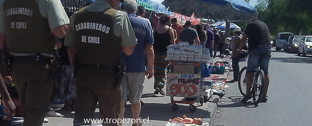 Vereda sin espacio que permita el libre paso de peatones