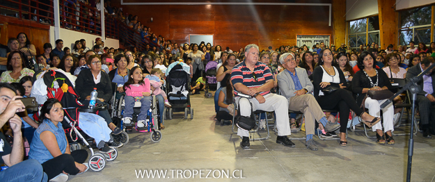 Con un lleno total se realizó el dialogo de la gente de la U.C.C.P. con la Ministra de Vivienda y Urbanismo, Paulina Saball.