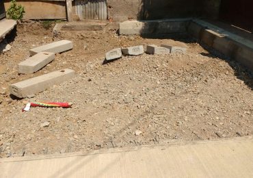 Vecinos viven calvario por trabajos "a medias" que tienen sus casas llenas de polvo