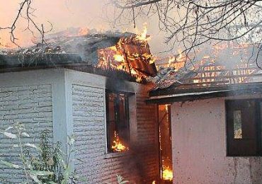 Incendio afectó instalación de ex comisaria de Carabineros en Cerro Navia