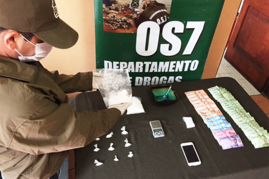 Efectivos del OS-7  de Chillan detienen a sujeto en Pudahuel implicado en drogas