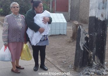 Camión colisiona con poste del tendido eléctrico en Pudahuel