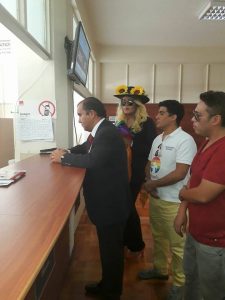 Momento de entrega del documento en la Corte de Apelaciones
