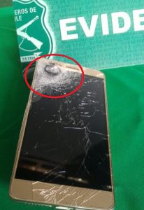 Bala disparada por un delincuente que dio en el  celular de la victima