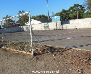 Solo cuatro tramos aún se conservan la reja metálica