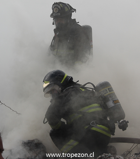 Incendio genera una gran humareda y un desagradable olor en Pudahuel