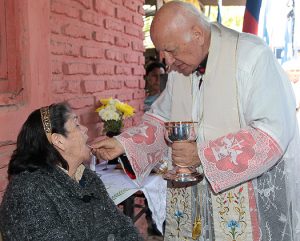 Arzobispo de Santiago, Ricardo Ezzati, visitó a enfermos y ancianos de distintos sectores de Colina