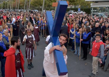 Arzobispado de Santiago llamó a reforzar la Fe en un nuevo Vía Crucis de Viernes Santo