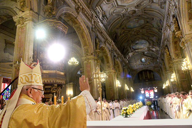 Cardenal Ricardo Ezzati, presidió este Jueves Santo la Misa Crismal en la Catedral de Santiago