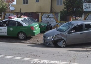 Delincuentes que escapaban en automóvil chocaron y dispararon a Carabineros en Pudahuel