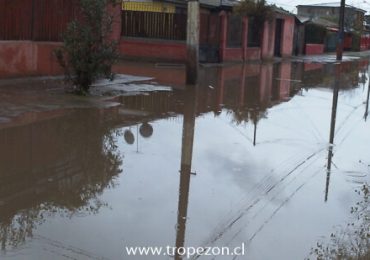 Vecinos de Cerro Navia sufren aislamiento cada vez que llueve