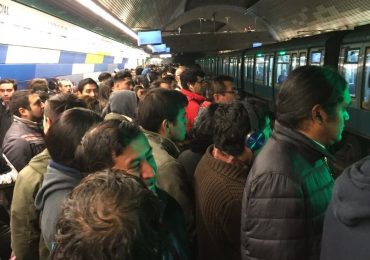 Molestia de usuarios pudahuelinos por colapso en Metro Estación Pudahuel