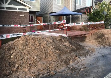 Ruptura de matriz de agua por cuarta vez consecutiva tiene molestos a vecinos de Enea