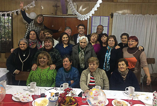 Cristian Bowen compartiendo con vecinos 