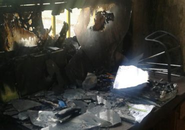 Incendio en escuela municipalizada alarmó a padres y apoderados en Pudahuel