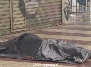 Cuerpo de la víctima en situación de calle