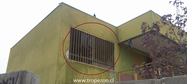 Sala afectada vista desde el exterior del establecimiento, calle Corona Sueca con El Salitre