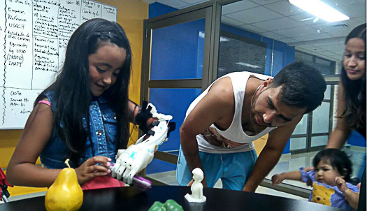 Ex estudiantes pudahuelinos serán parte de jornada de impresión 3D de prótesis gratuita