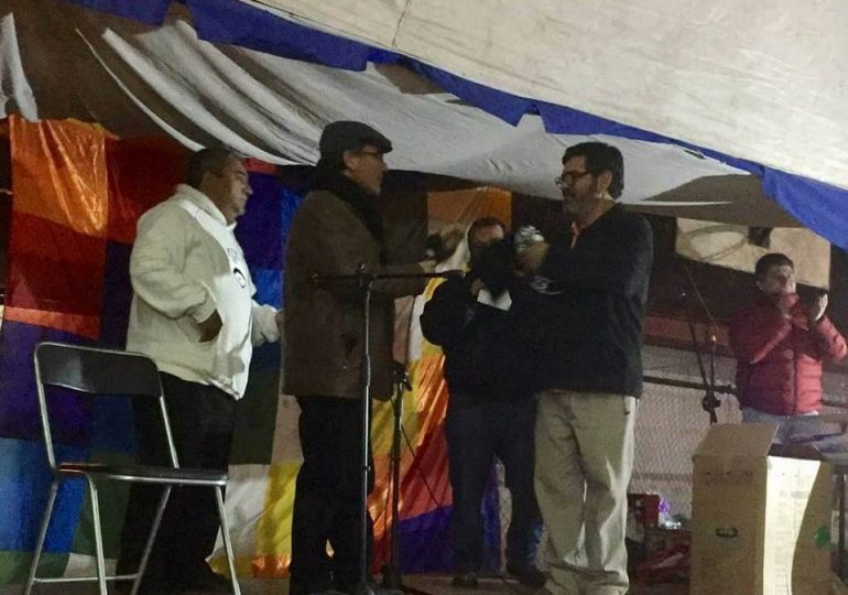 Vecinos realizan gran bingo a beneficio de Mario Reyes para continuar con la búsqueda de su hijo