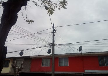 Varios sectores de Pudahuel permanecen sin luz desde el fin de semana