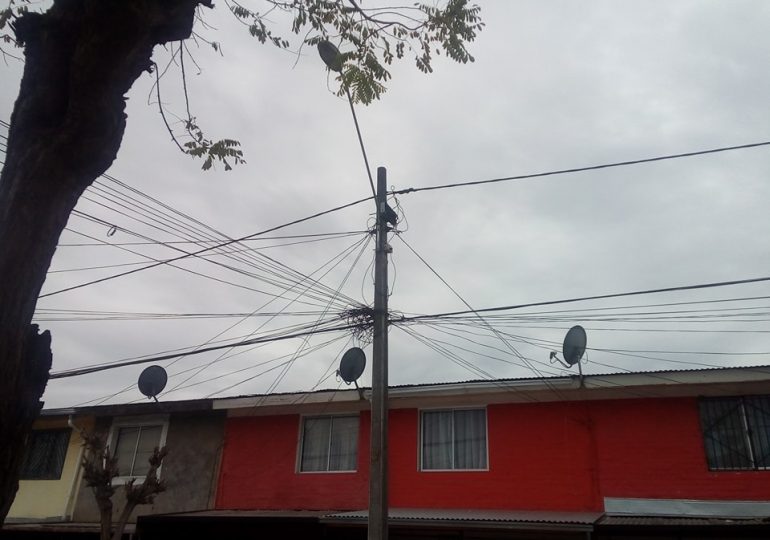 Varios sectores de Pudahuel permanecen sin luz desde el fin de semana