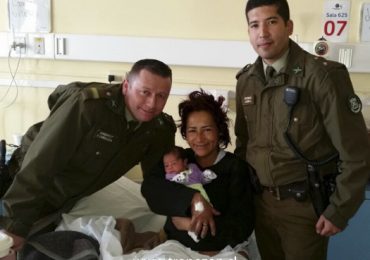 Carabineros de la 26 Comisaría Pudahuel ayudan a dar a luz a mujer pudahuelina