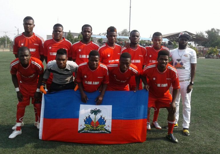 Excelente iniciativa: Pudahuelino lidera club deportivo conformado por haitianos