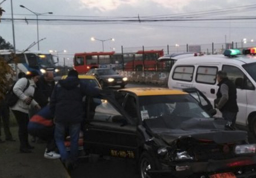 Accidente de tránsito en Pudahuel deja a mujer con heridas en su rostro