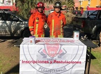 Brigada Ciudad de Los Valles realiza "campaña del tarrito" para recaudar fondos en Pudahuel