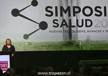 Directora de Fonasa destaca innovación tecnológica del seguro público de salud en simposio país digital
