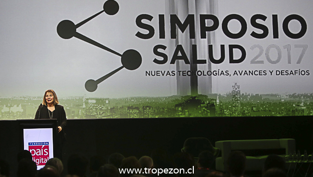 Directora de Fonasa destaca innovación tecnológica del seguro público de salud en simposio país digital