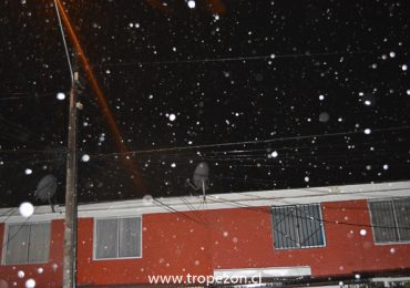 Histórico: Nieve cubre comunas de Pudahuel y Cerro Navia por algunas horas
