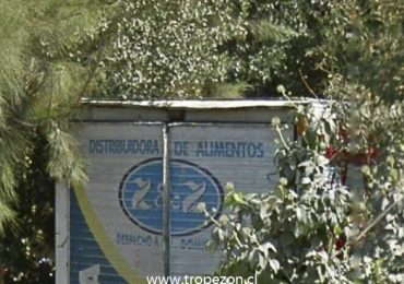 Delincuentes roban camioneta con mercadería a locatario del persa Teniente Cruz en Pudahuel