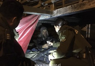 Carabineros recorren las calles ayudando a gente en situación de calle en Pudahuel