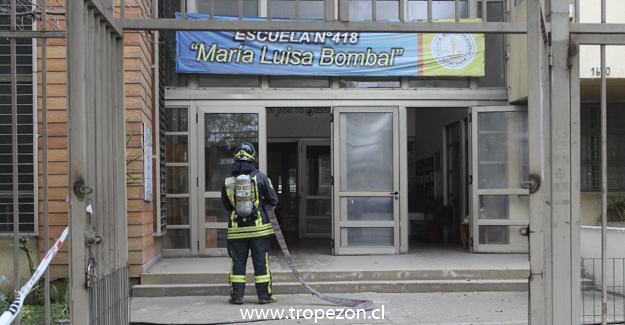 Explosión de gas al interior de cocina de escuela obliga a suspender clases en Cerro Navia