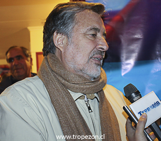 Alejandro Guillier comparte con vecinos en "peñatón" realizada en Pudahuel sur