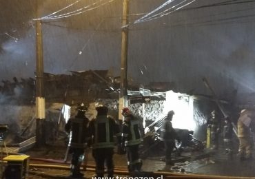 Incendio destruye tres casas en Pudahuel
